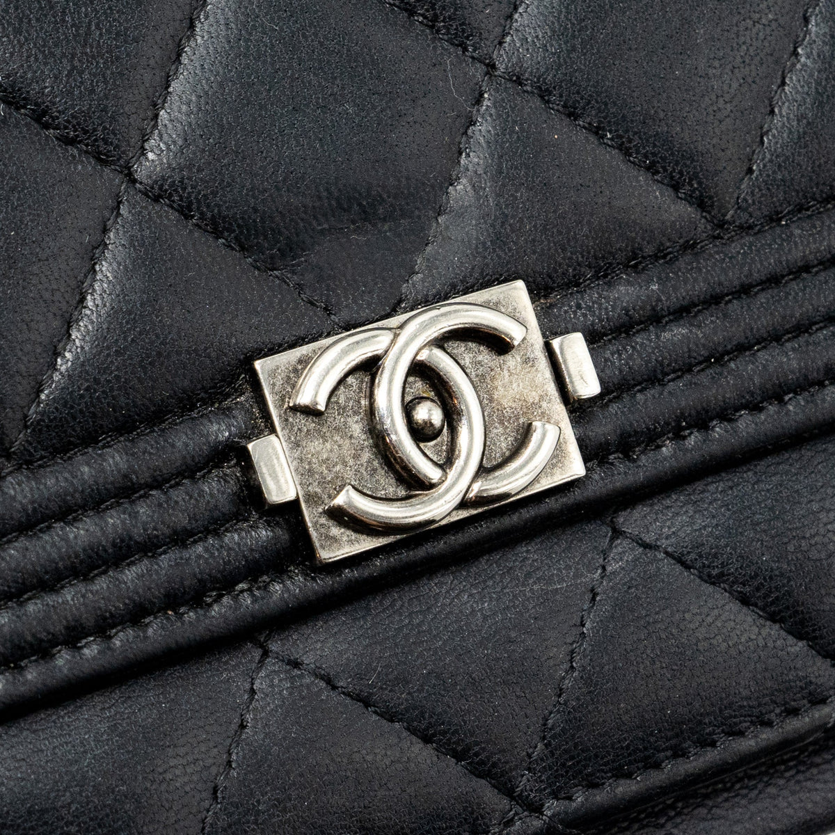 chanel-boy-wallet-on-chain-lambskin-black-ruthenium-hardware