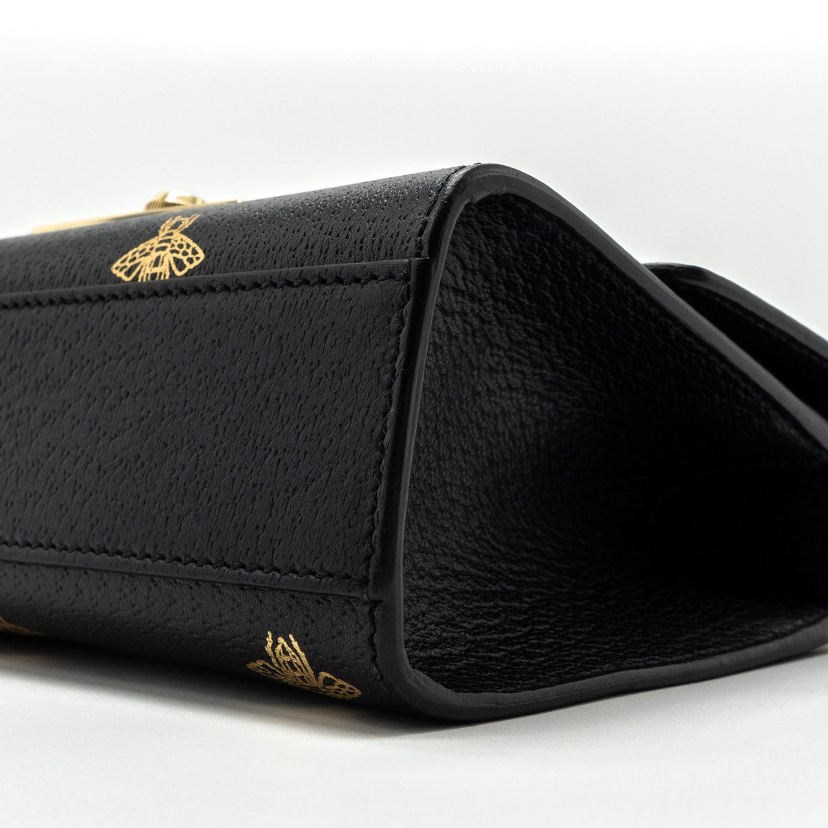 gucci-padlock-chain-bag-bee-print-calfskin-black-ghw