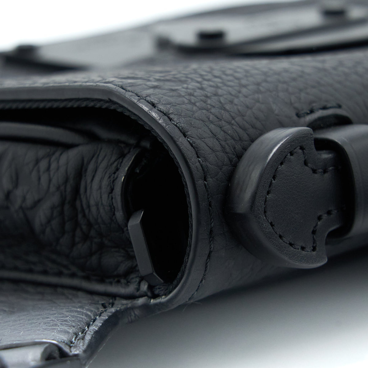 louis-vuitton-s-lock-slingbag-monogram-embossed-taurillon-black-black-hardware-new-version