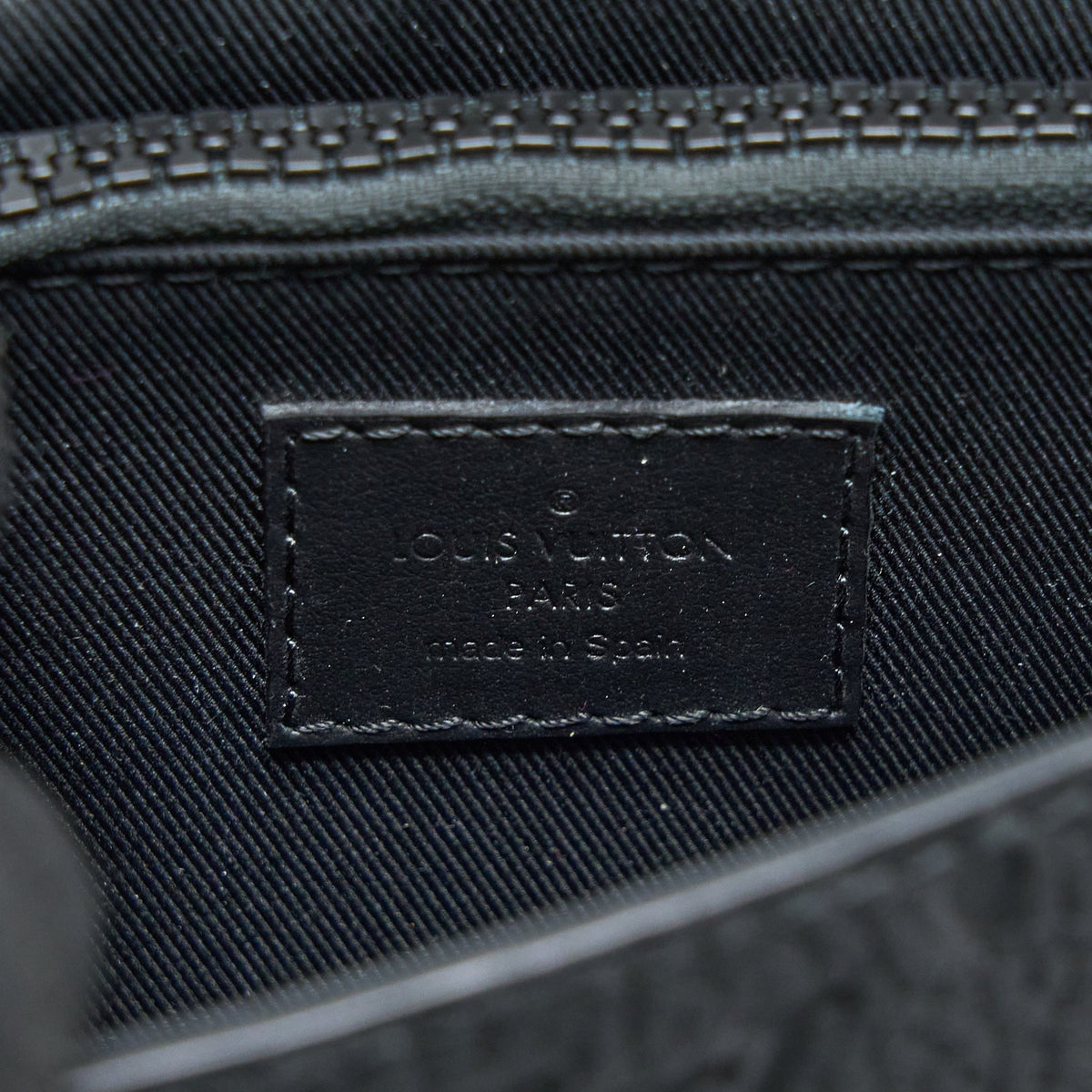 louis-vuitton-s-lock-slingbag-monogram-embossed-taurillon-black-black-hardware-new-version