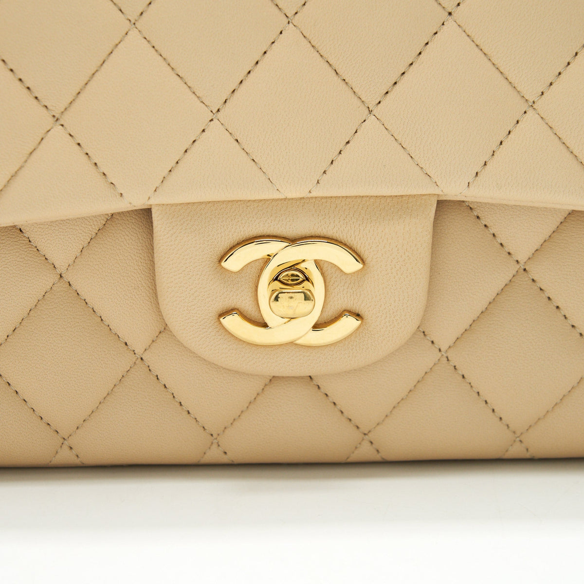 chanel-medium-beige-in-lambskin-ghw