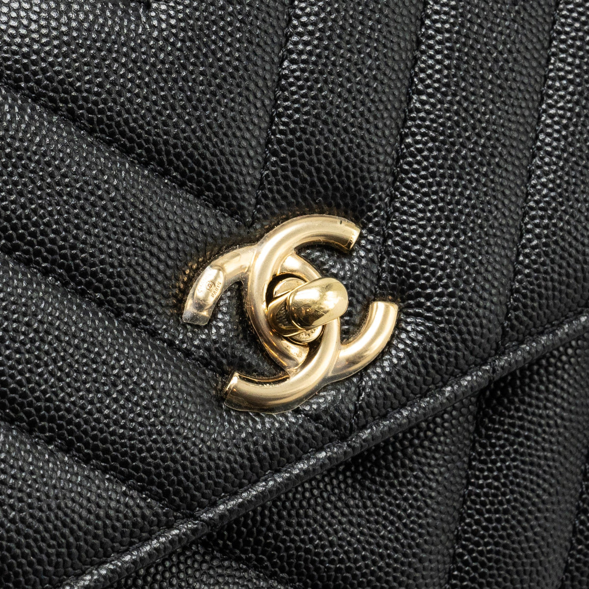 chanel-small-coco-handle-chevron-caviar-black-lghw-1