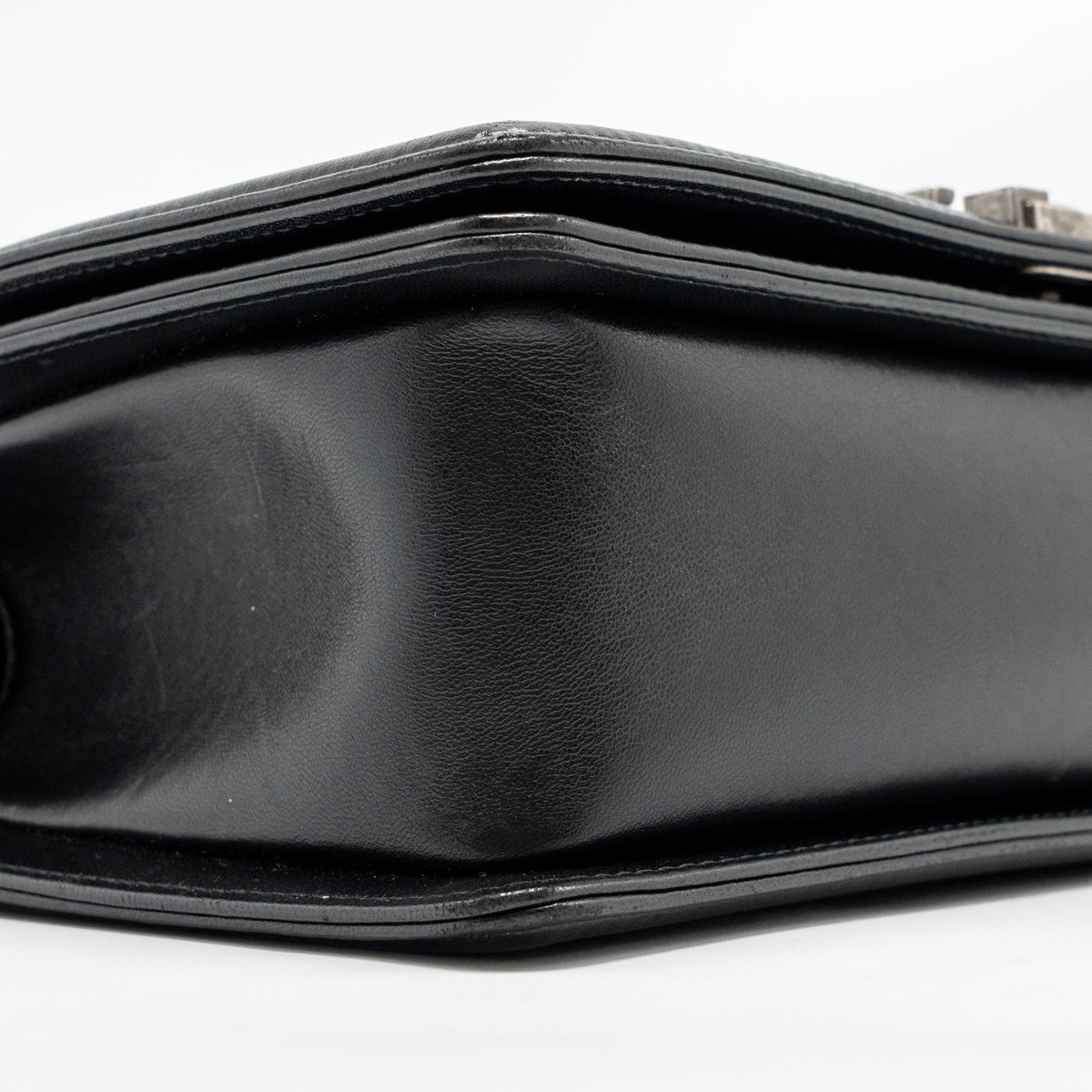 chanel-medium-boy-bag-lambskin-black-ruthenium-shw-2