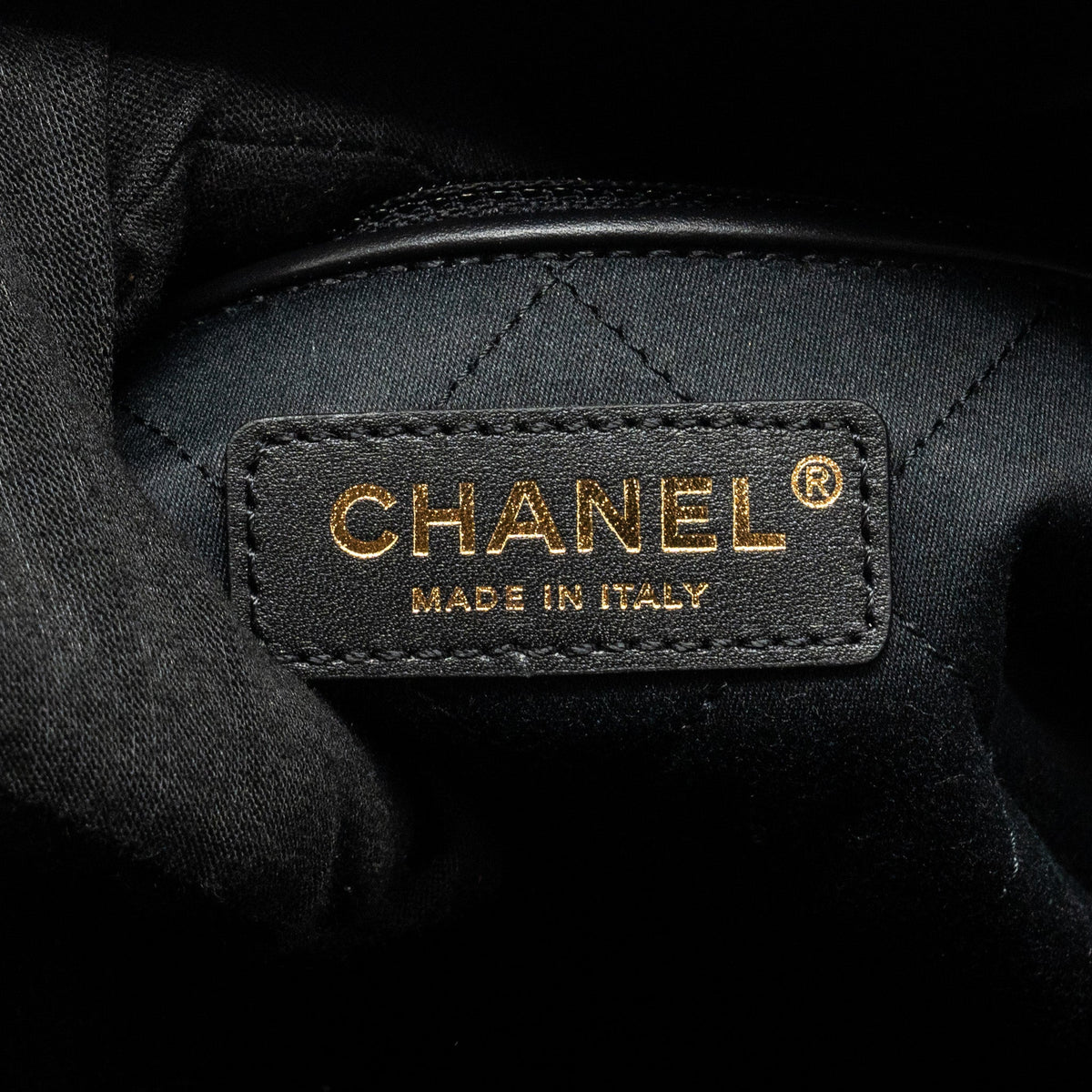 chanel-medium-22-bag-shiny-calfskin-black-ghw-microchip-copy