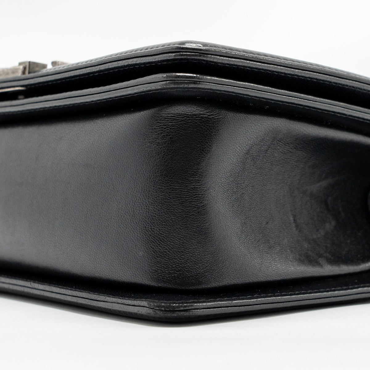 chanel-medium-boy-bag-lambskin-black-ruthenium-shw-2