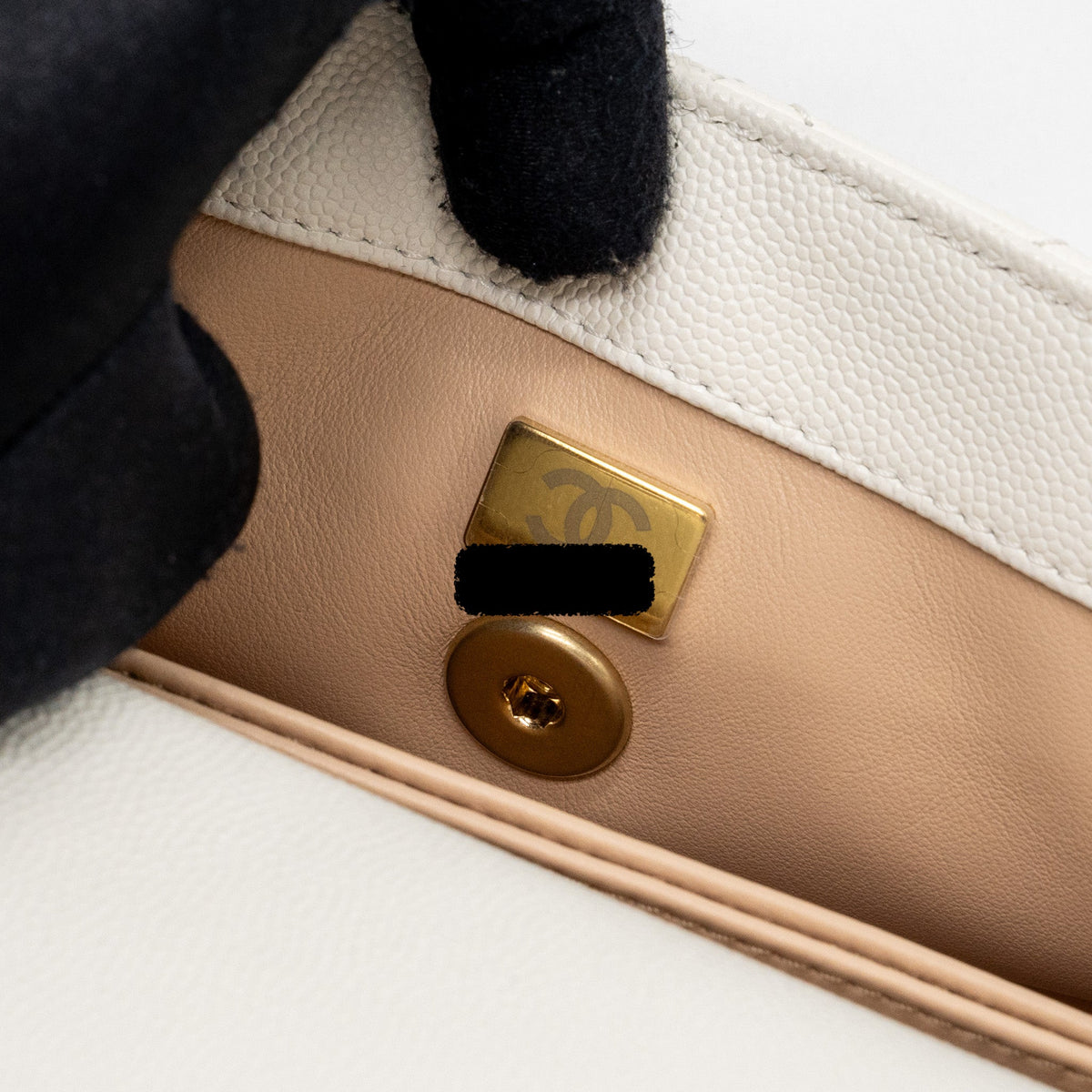 chanel-23p-detailed-top-handle-coco-handle-caviar-white-ghw-microchip