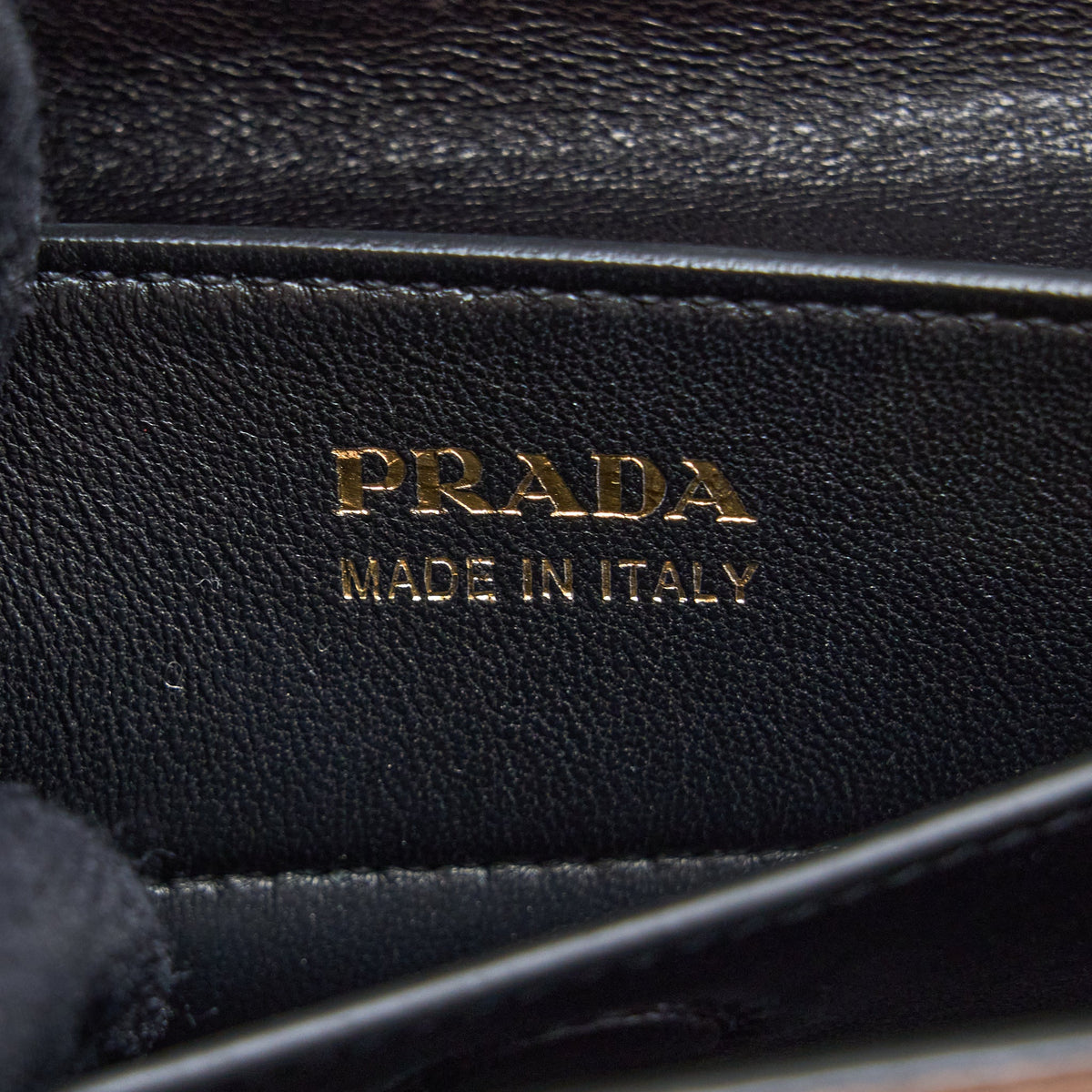 prada-saffiano-cuir-tote-bag-calfskin-cammeo-nero-ghw