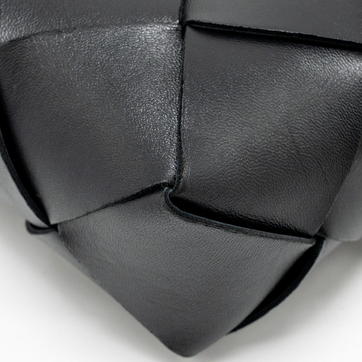 bottega-veneta-cassette-camera-bag-smooth-intreccio-leather-black-ghw