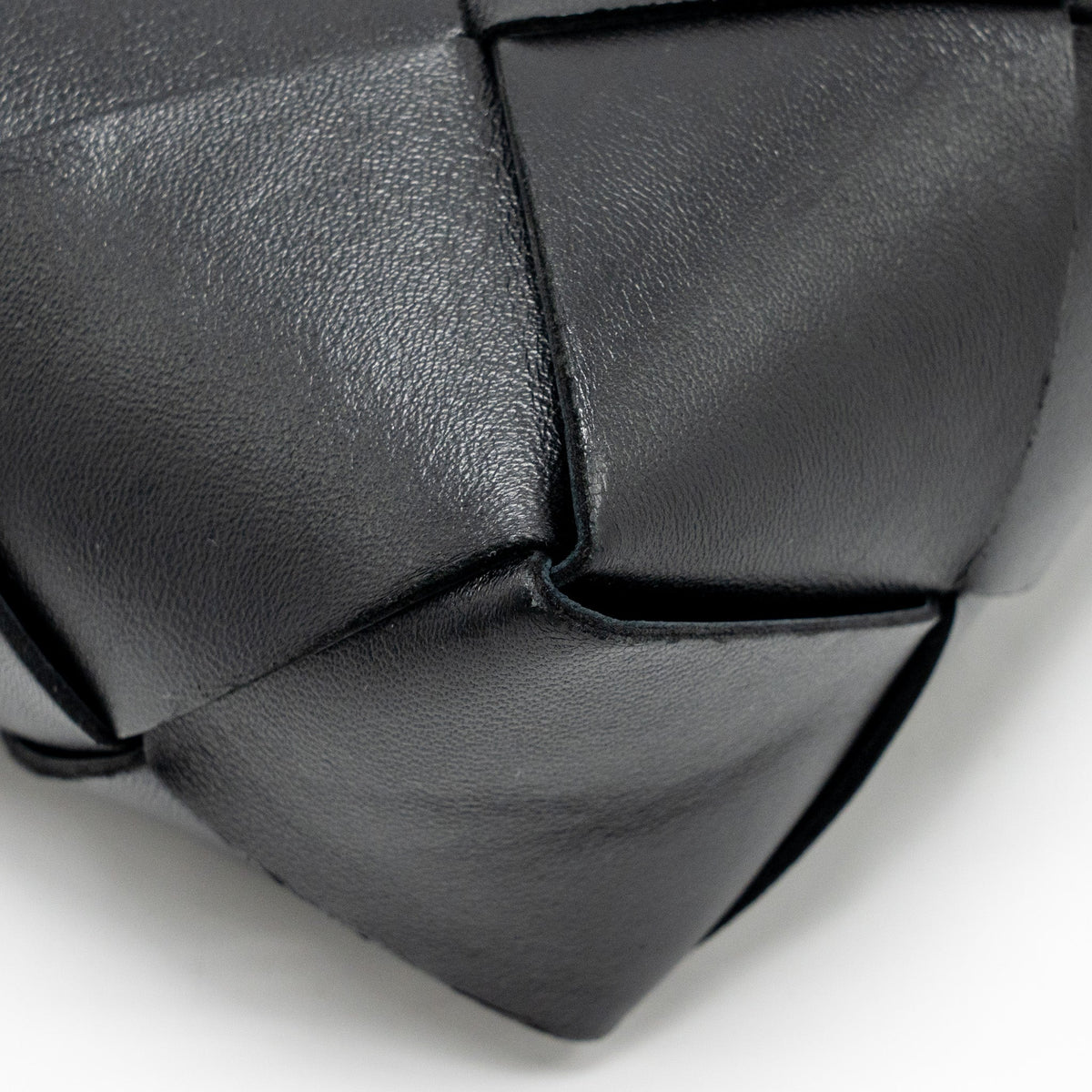 bottega-veneta-cassette-camera-bag-smooth-intreccio-leather-black-ghw