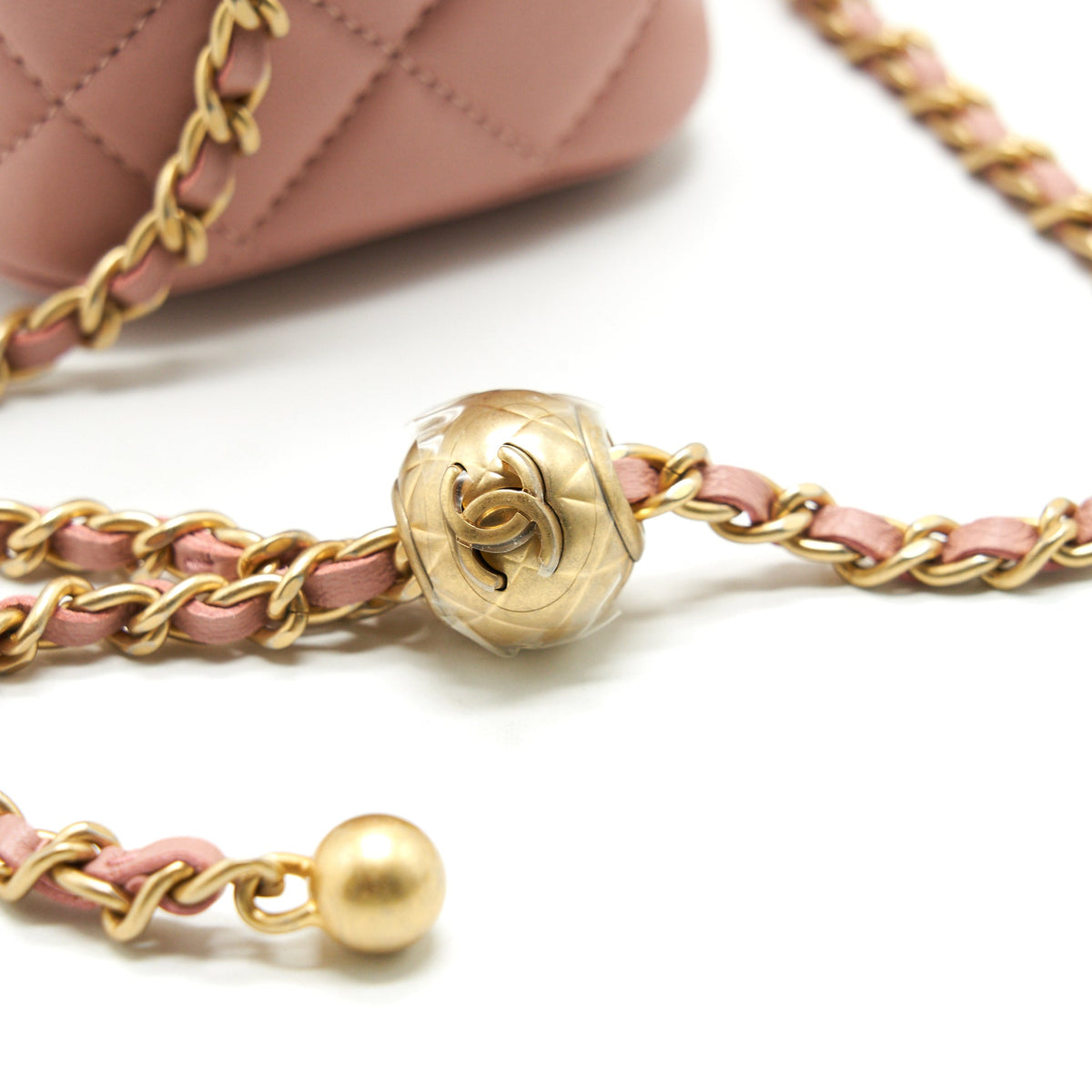 chanel-21b-dark-pink-pearl-crush-rectangular-vanity