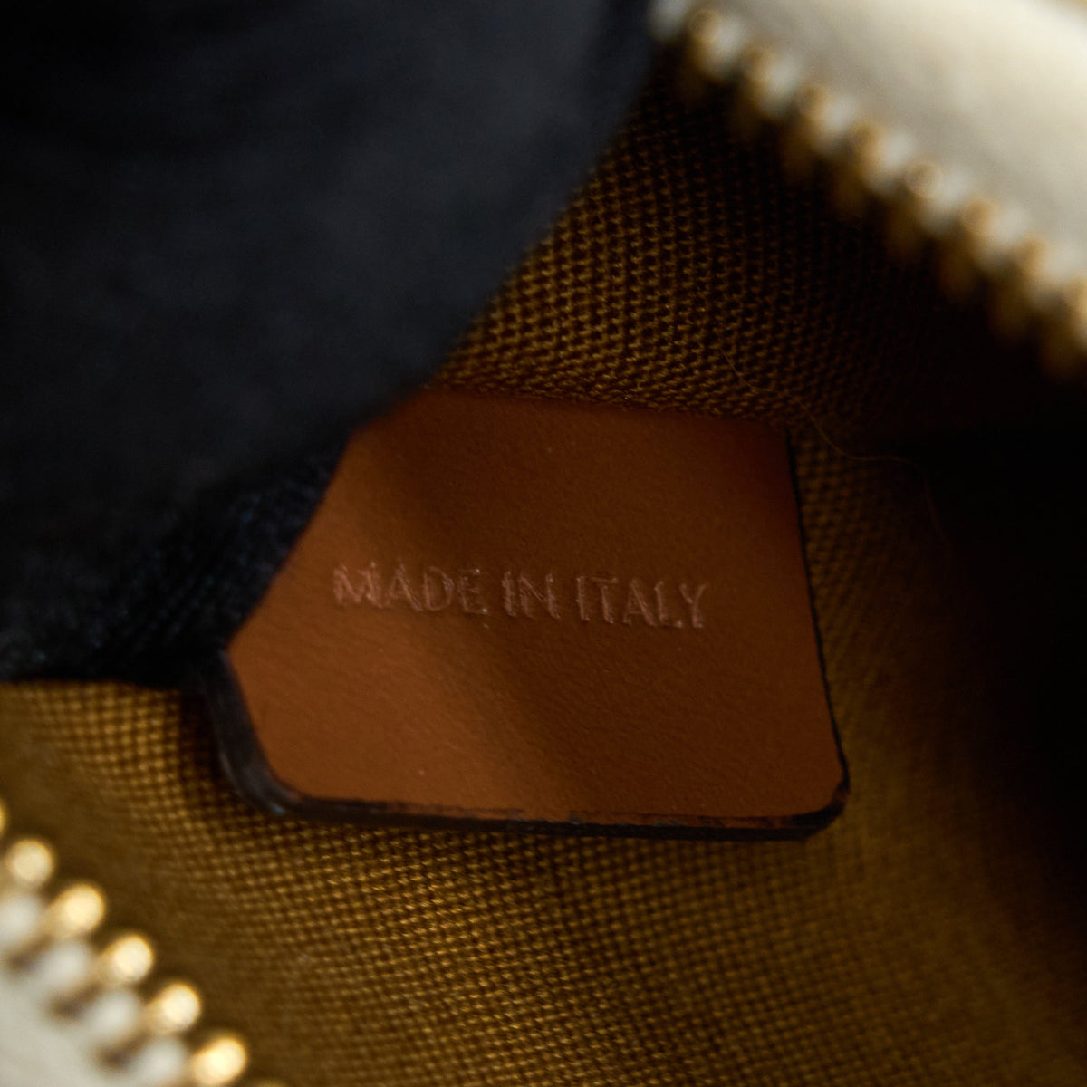 celine-ava-bag-in-triomphe-canvas-and-calfskin-white