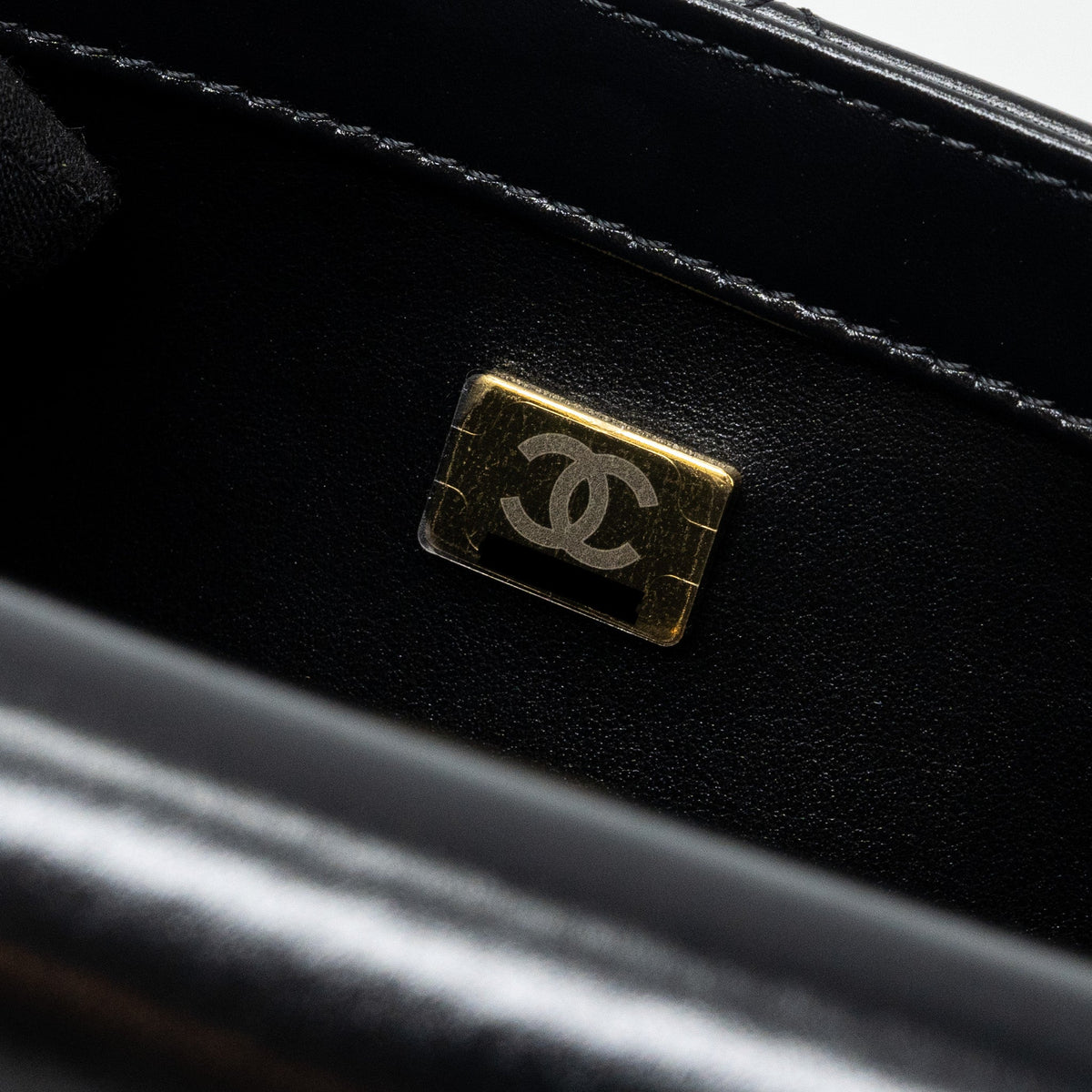 chanel-24c-gold-crush-flap-bag-calfskin-black-ghw-microchip