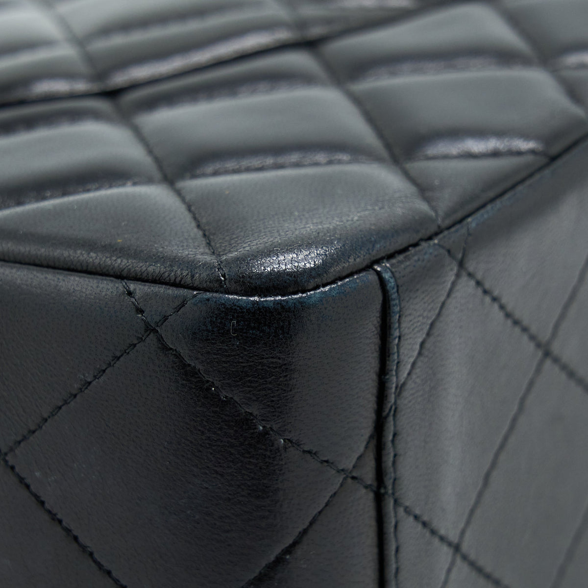 chanel-maxi-classic-flap-bag-lambskin-black-ghw