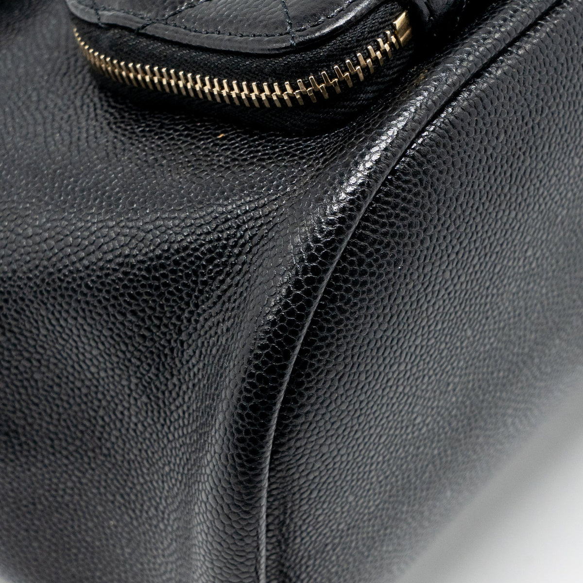 chanel-affinity-backpack-caviar-black-lghwmicrochip