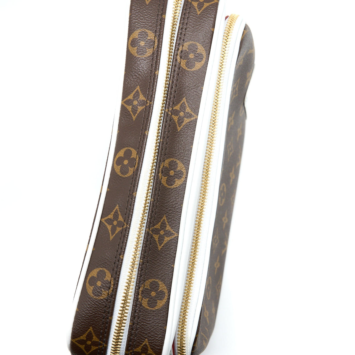 louis-vuitton-x-nba-nil-messenger-monogram-canvas-ghw