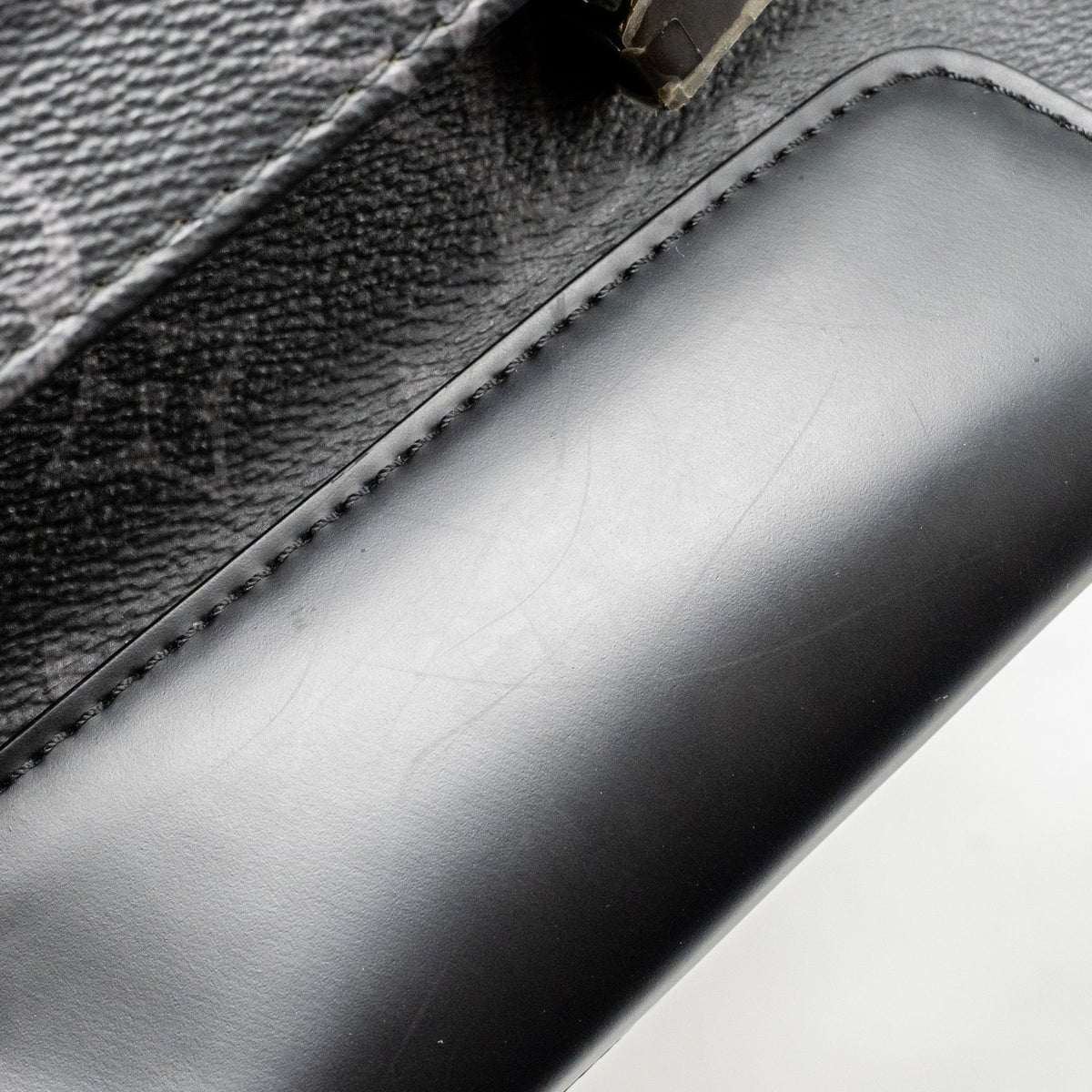 louis-vuitton-messenger-voyager-pm-monogram-canvas-black-shw