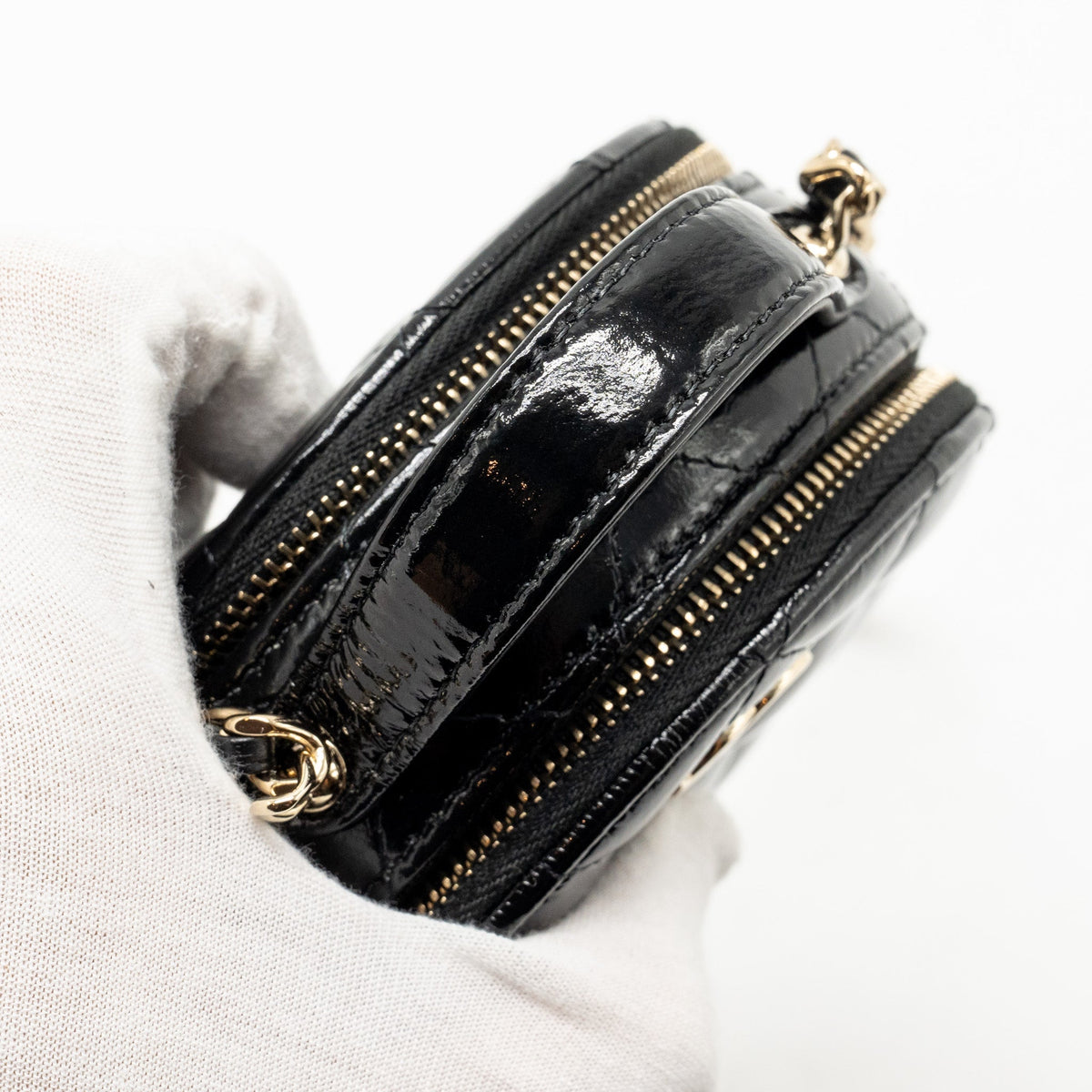 chanel-22b-top-handle-mini-round-vanity-case-with-chain-shiny-leather-black-lghw-microchip