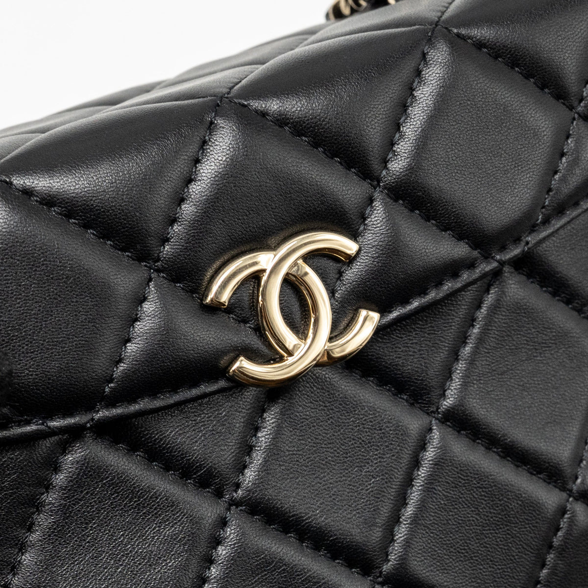 chanel-flap-vanity-with-chain-lambskin-black-lgwh-microchip