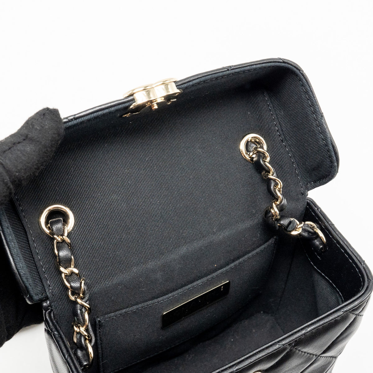 chanel-flap-vanity-with-chain-lambskin-black-lgwh-microchip