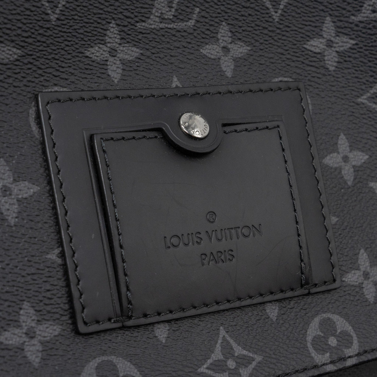 louis-vuitton-messenger-pm-voyoger-monogram-eclipse-canvas-shw