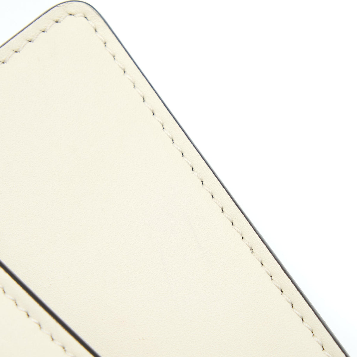 gucci-sylvie-mini-chain-bag-calfskin-white-ghw