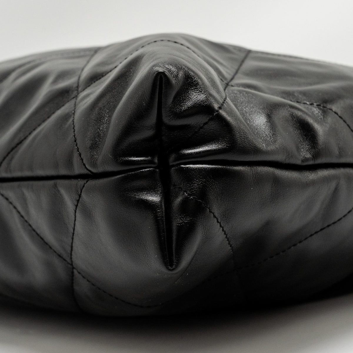 chanel-medium-22-shiny-calfskin-black-shw-microchip-1
