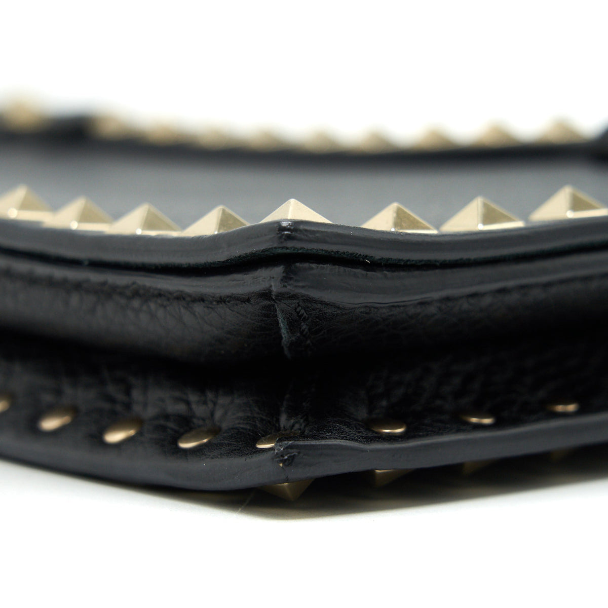 valentino-garavani-rockstud-leather-clutch-black