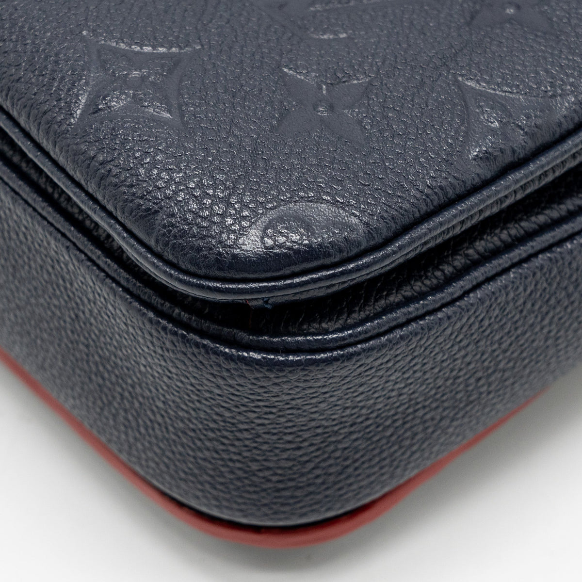 louis-vuitton-pochette-metis-monogram-empreinte-marine-rouge-ghw-copy