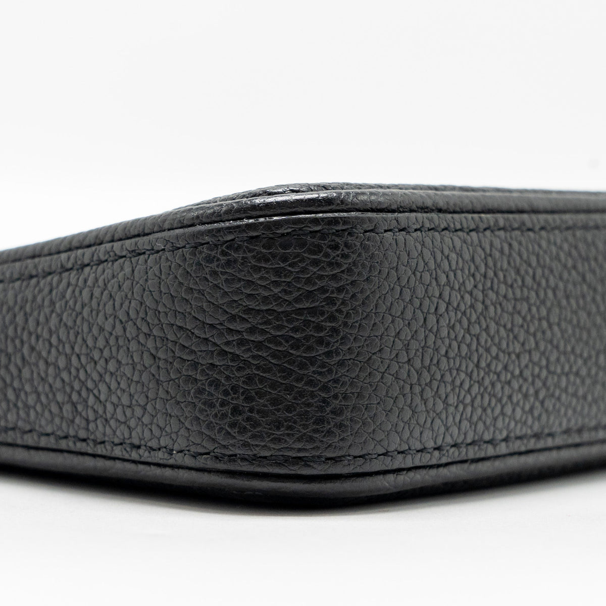 louis-vuitton-easy-pouch-on-strap-empreinte-monogram-black-ghw