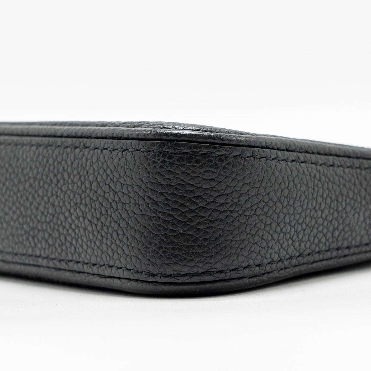 louis-vuitton-easy-pouch-on-strap-empreinte-monogram-black-ghw
