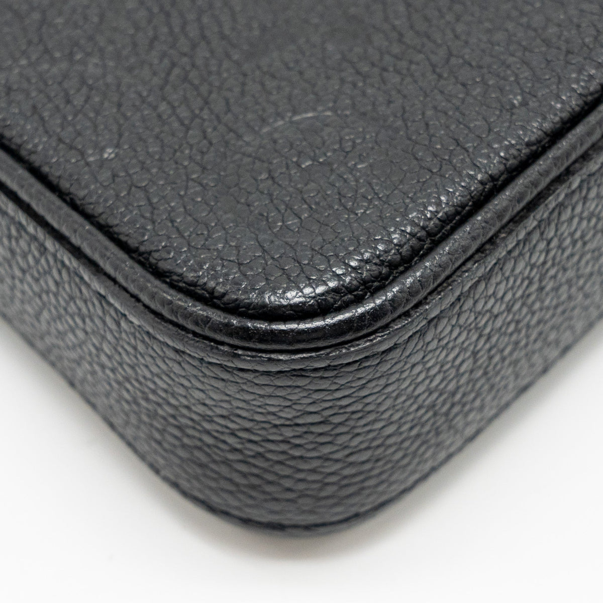 louis-vuitton-easy-pouch-on-strap-empreinte-monogram-black-ghw