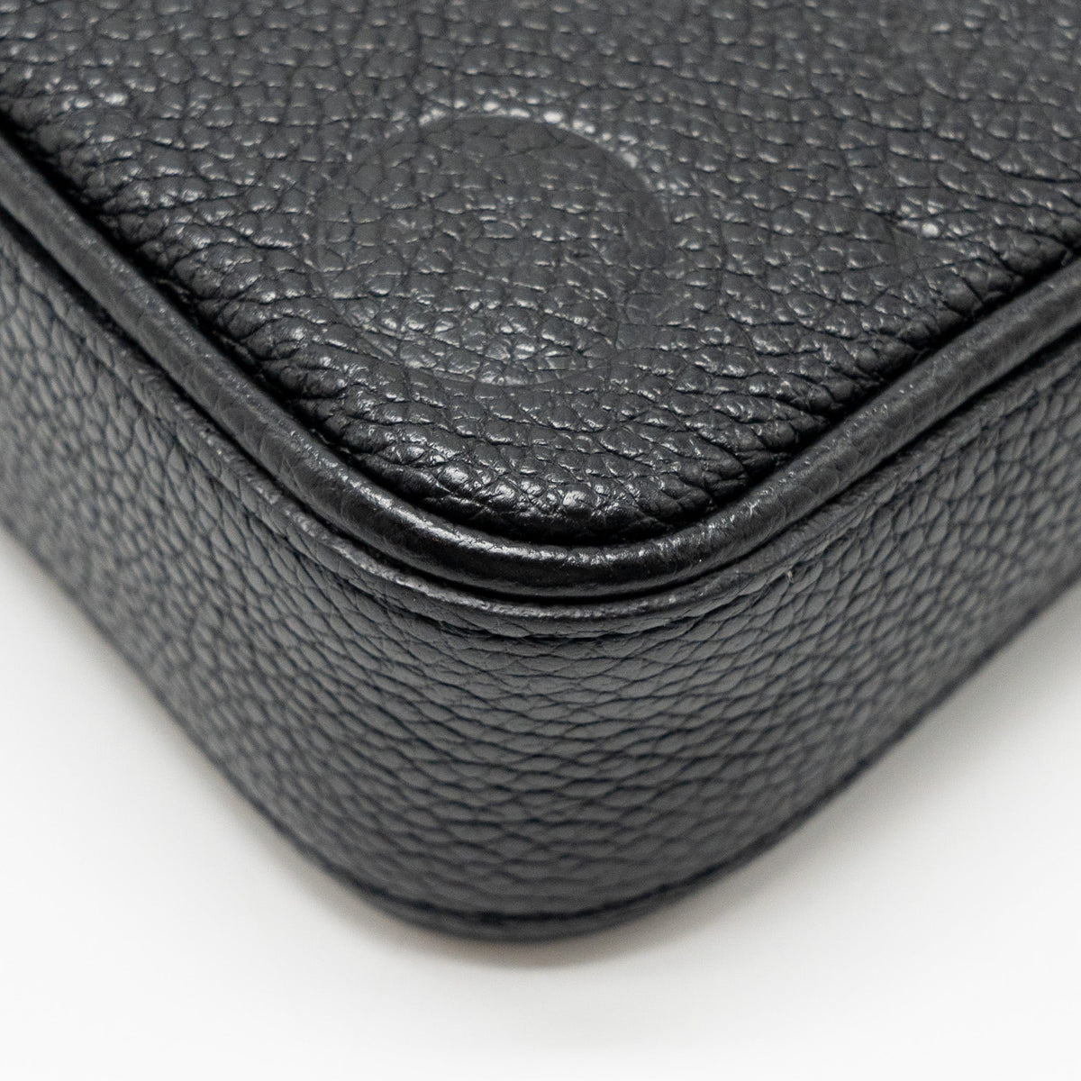 louis-vuitton-easy-pouch-on-strap-empreinte-monogram-black-ghw