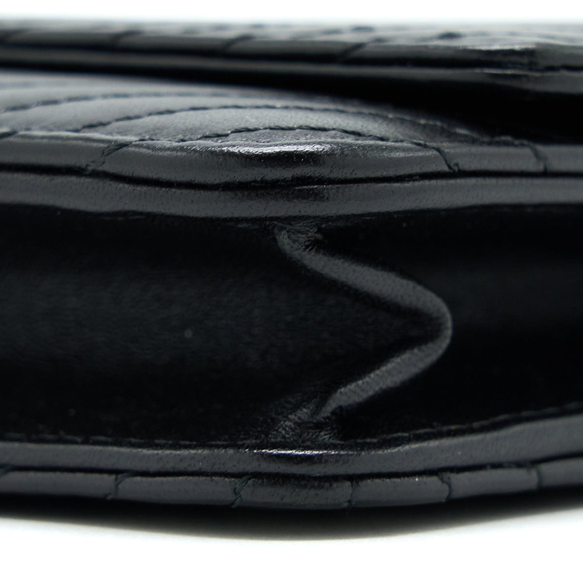 chanel-chevron-wallet-on-chain-black-with-black-hardware