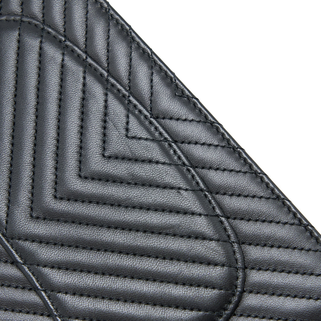 chanel-chevron-wallet-on-chain-black-with-black-hardware