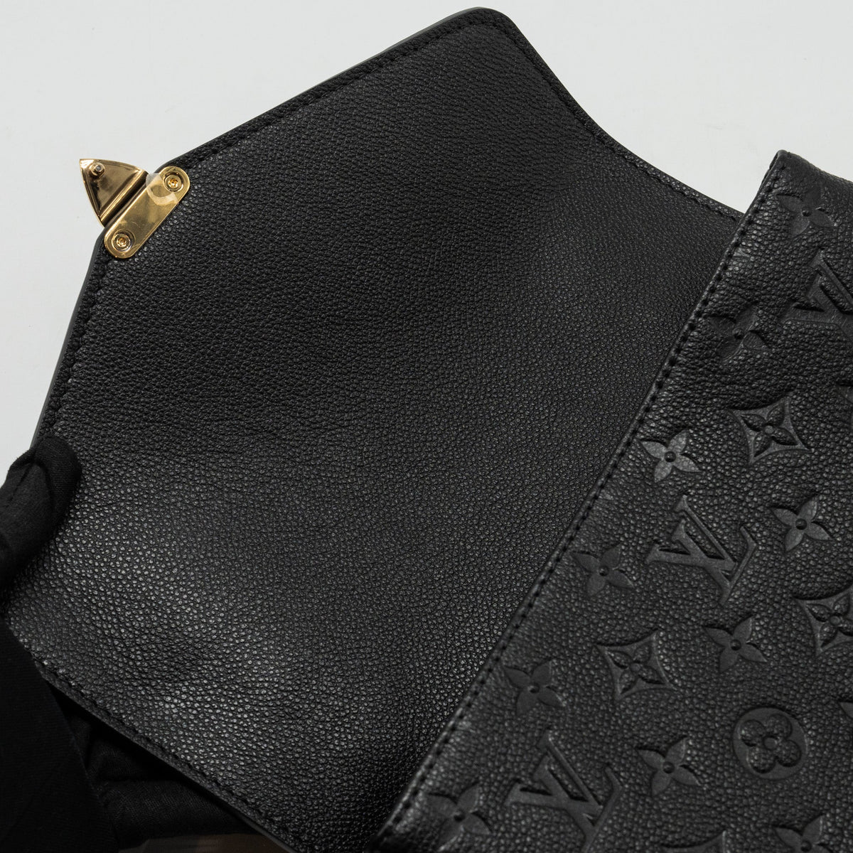 louis-vuitton-pochette-metis-monogram-empreinte-black-ghw-6