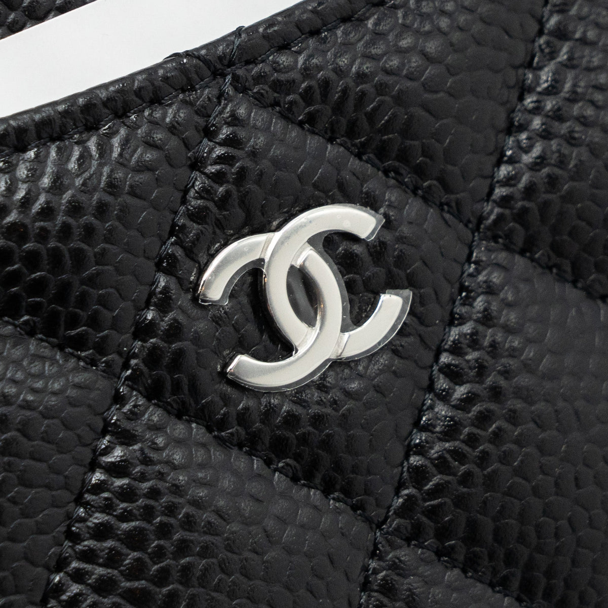chanel-classic-card-holder-caviar-black-shw-2