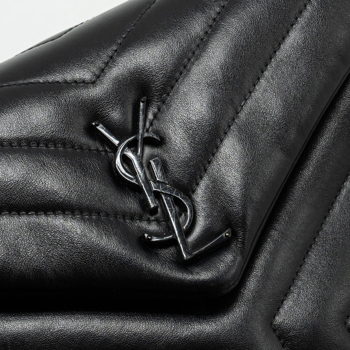 saint-laurent-ysl-small-loulou-bag-calfskin-so-black-1