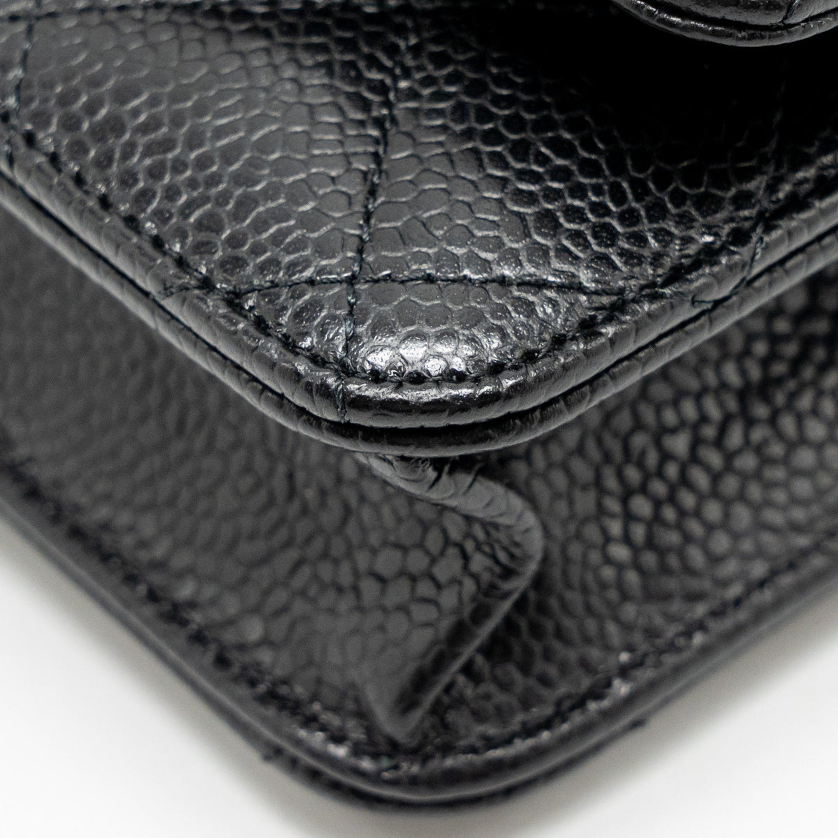 chanel-classic-wallet-on-chain-caviar-black-ghwmicrochip-2