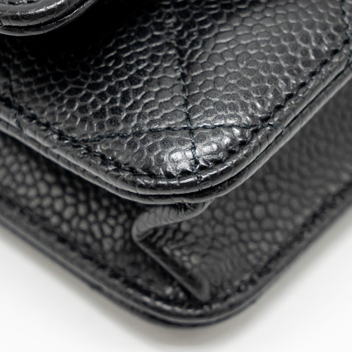 chanel-classic-wallet-on-chain-caviar-black-ghwmicrochip-2