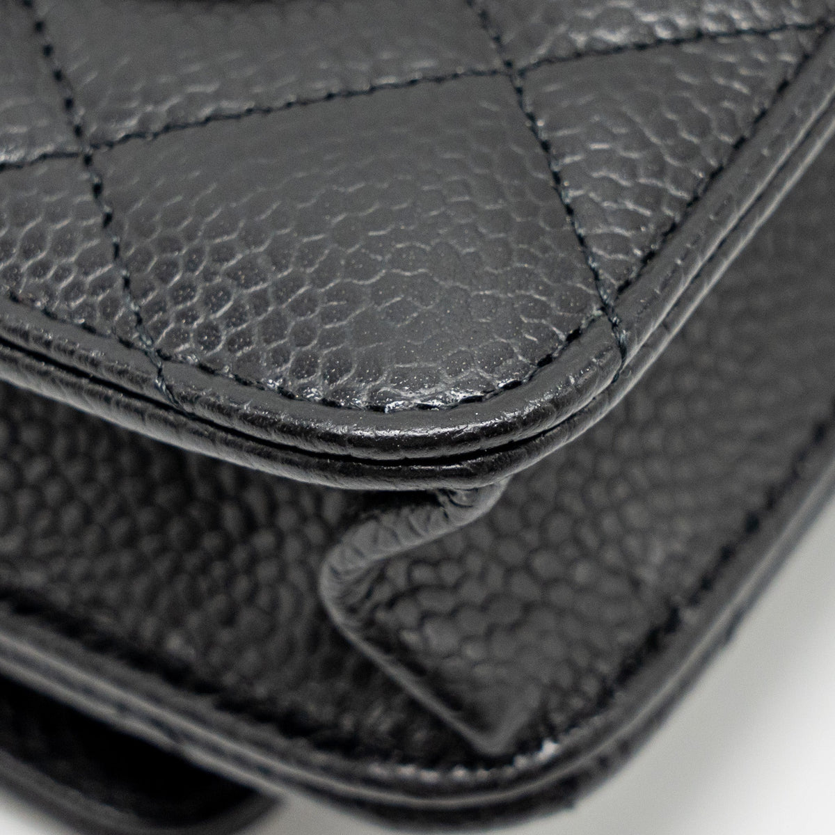 chanel-classic-wallet-on-chain-caviar-black-ghwmicrochip-2