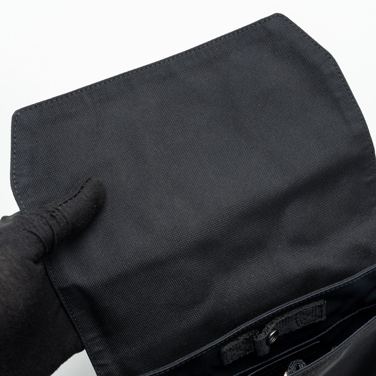balenciaga-army-messenger-bag-black-recycled-nylon-black