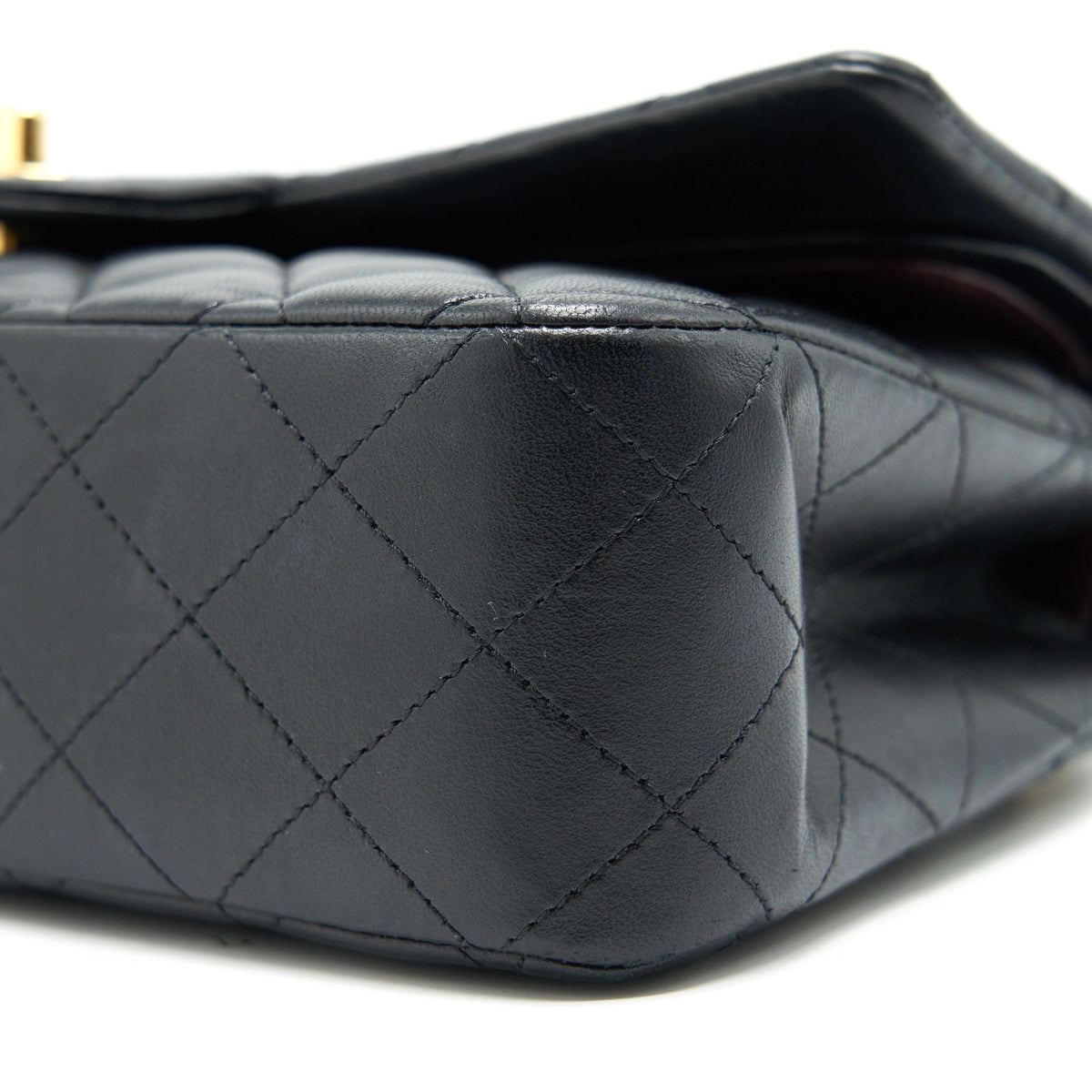 chanel-medium-classic-double-flap-lambskin-black-ghw