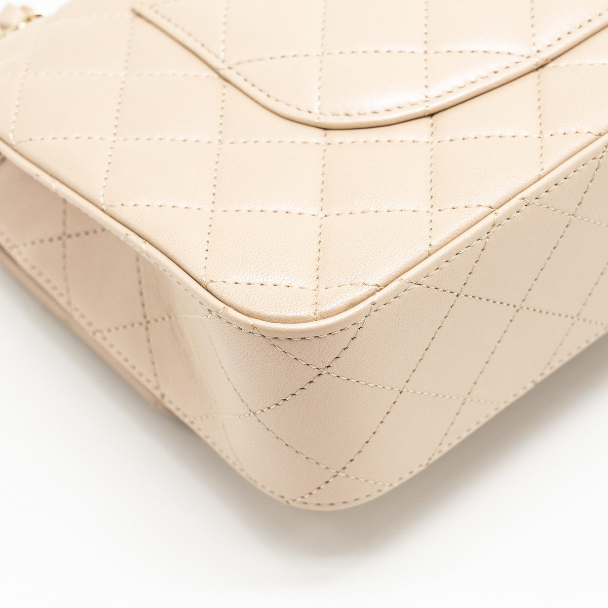 chanel-medium-classic-double-flap-bag-lambskin-iridescent-ivory-lghw-copy