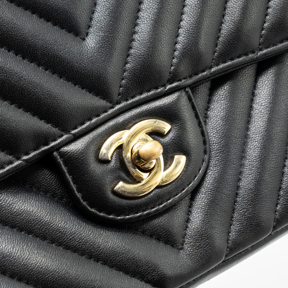 chanel-medium-classic-double-flap-bag-lambskin-chevron-black-lghw-copy