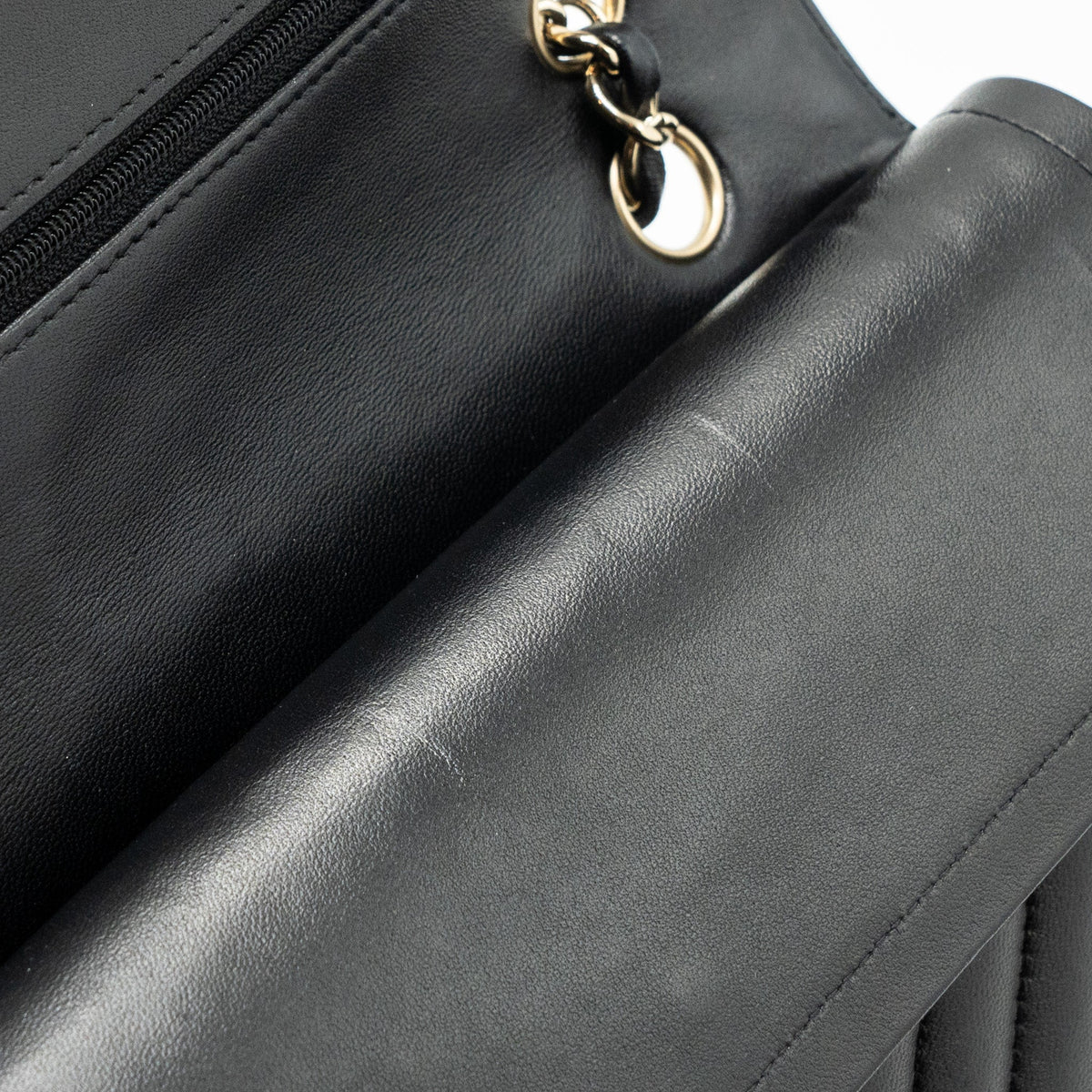 chanel-medium-classic-double-flap-bag-lambskin-chevron-black-lghw-copy