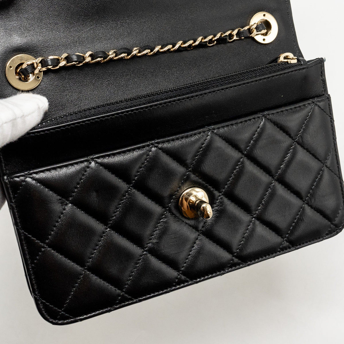 chanel-trendy-cc-wallet-on-chain-lambskin-black-lghw-microchip-1