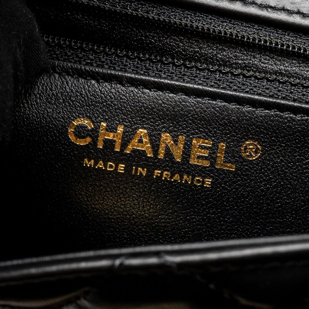 chanel-23a-classic-flap-clutch-shiny-calfskin-black-ghwmicrochip