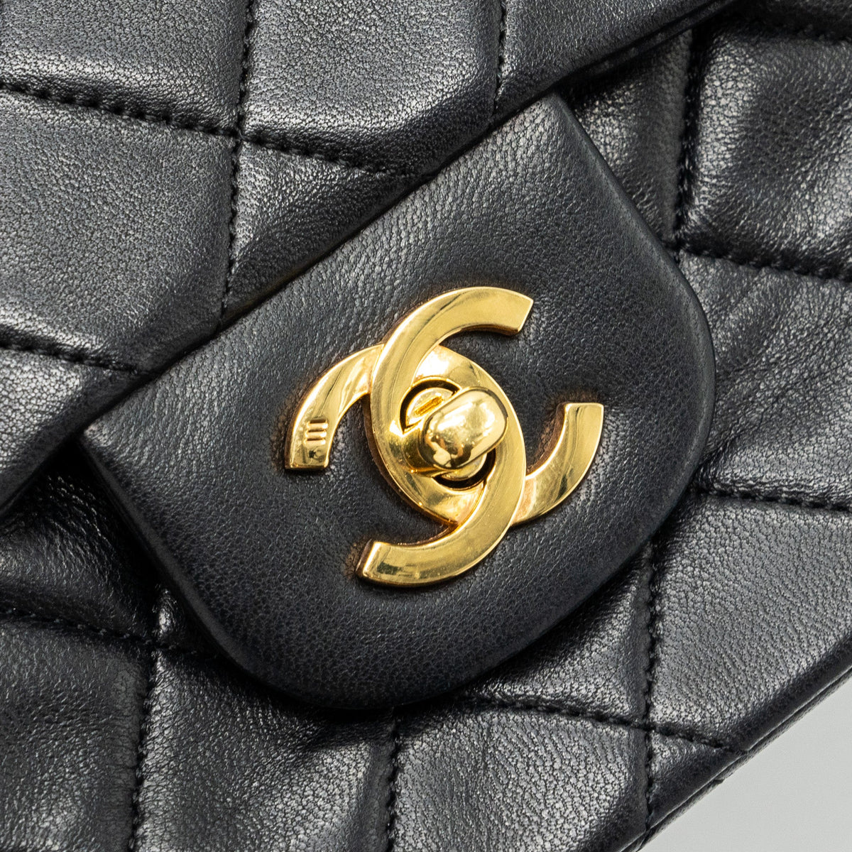 chanel-vintage-small-classic-double-flap-bag-lambskin-black-ghw