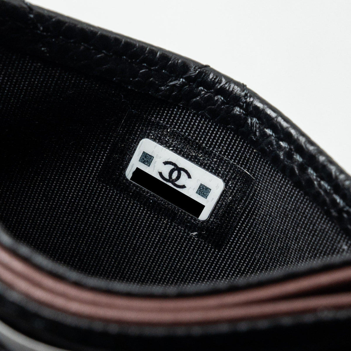 chanel-classic-card-holder-caviar-black-ghw-microchip-4