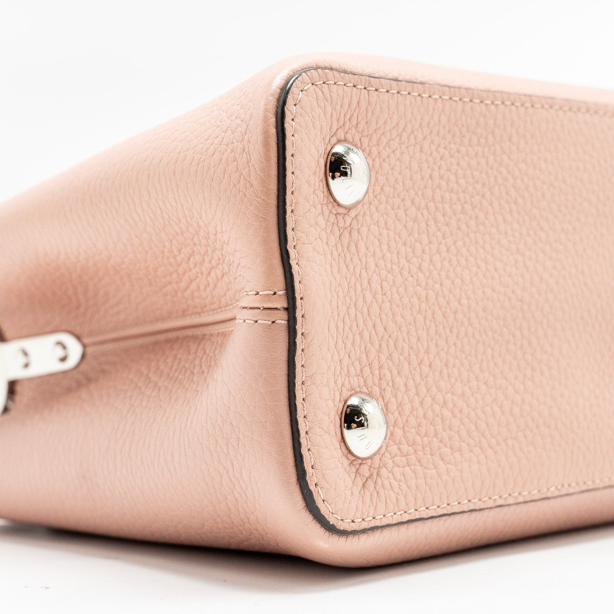louis-vuitton-capucines-mm-taurillon-pink-shw